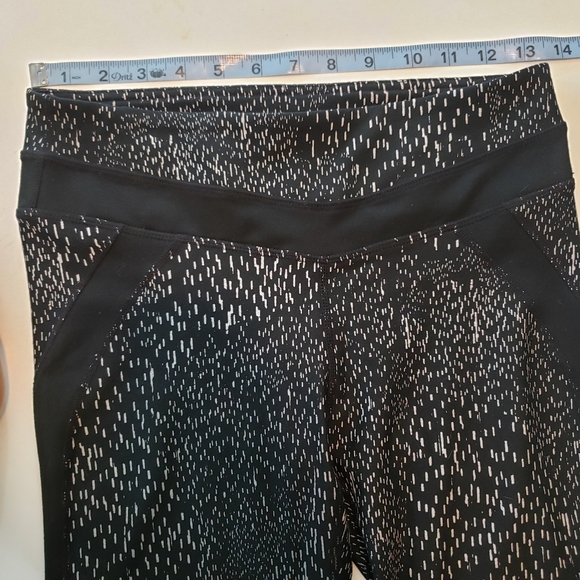 Fabletics Women's Printed Capris Pants - Picture 3 of 5